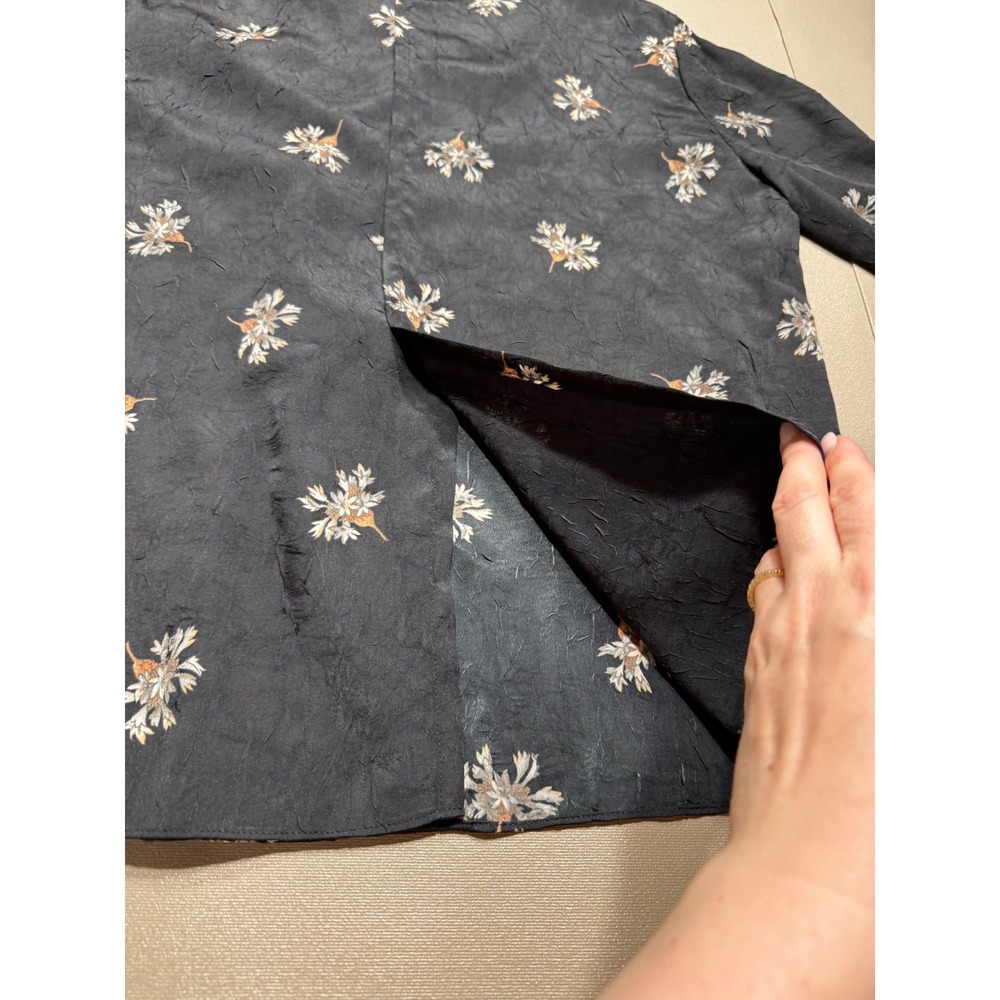 Vince Textured Floral Tie Neck Blouse Black Long Sleeve Crinkle Top Medium - Picture 9 of 11
